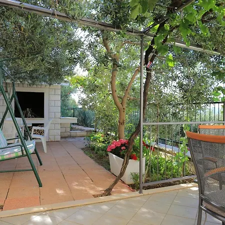 2737a Apartment *