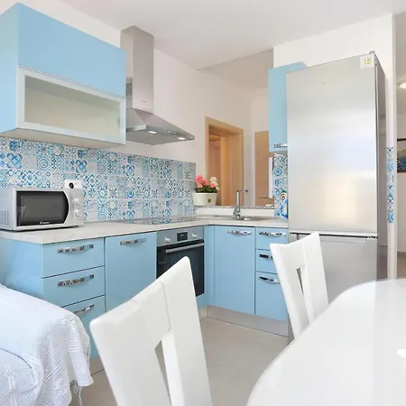 2737a Apartment Duće
