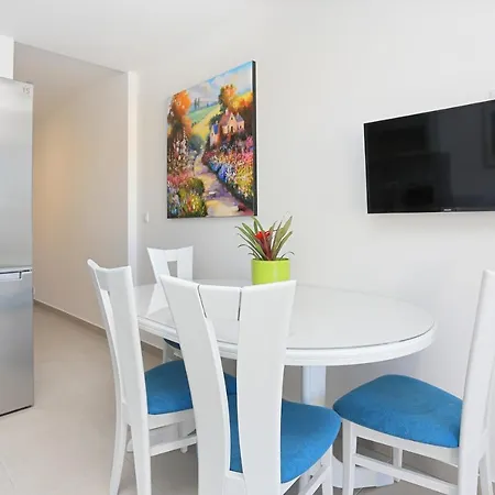 2737a Apartment