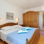 2737a * Дуче